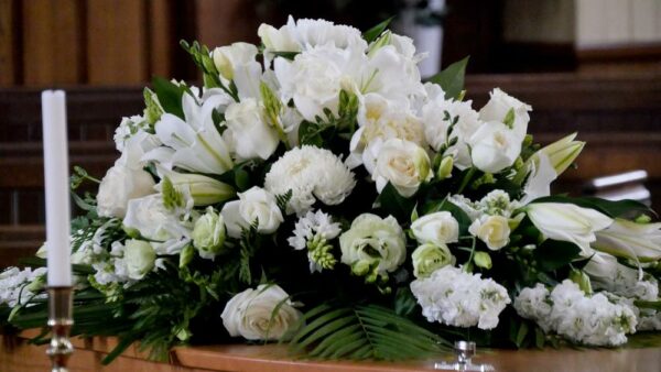 Coussin de fleurs rose blanc deuil livraison roses blanc