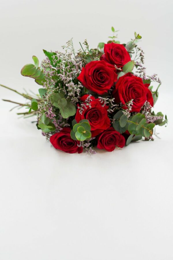 St. Valentin red roses delivery gift love eucalyptus