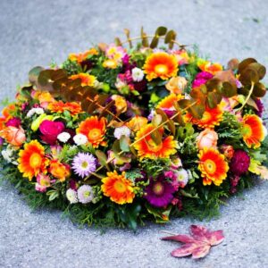 Couronne de fleurs orange deuil roses gerbera livraison